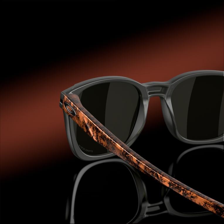 Oakley ojector verve gyűjtemény 6PVBJ582 szemüveg prizm rubin lencsék, matt szürke füstkerettel