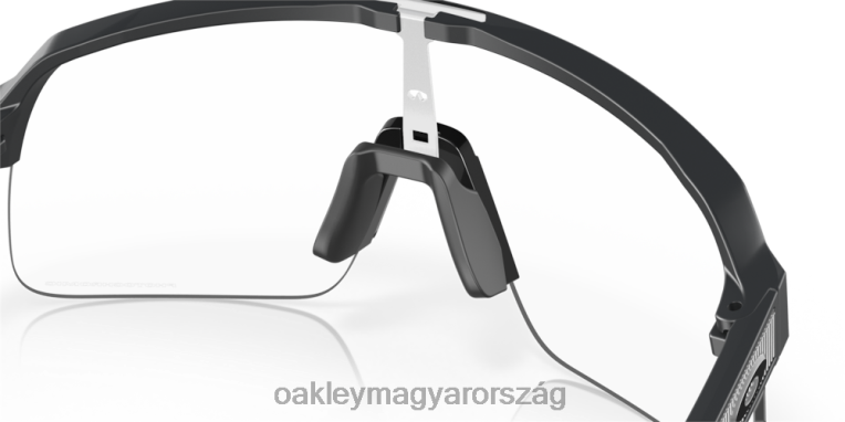 Oakley sutro lite (alacsony hídra illeszkedő) 6PVBJ453 szemüveg átlátszó vagy fekete irídium fotokróm lencsék, matt karbon keret